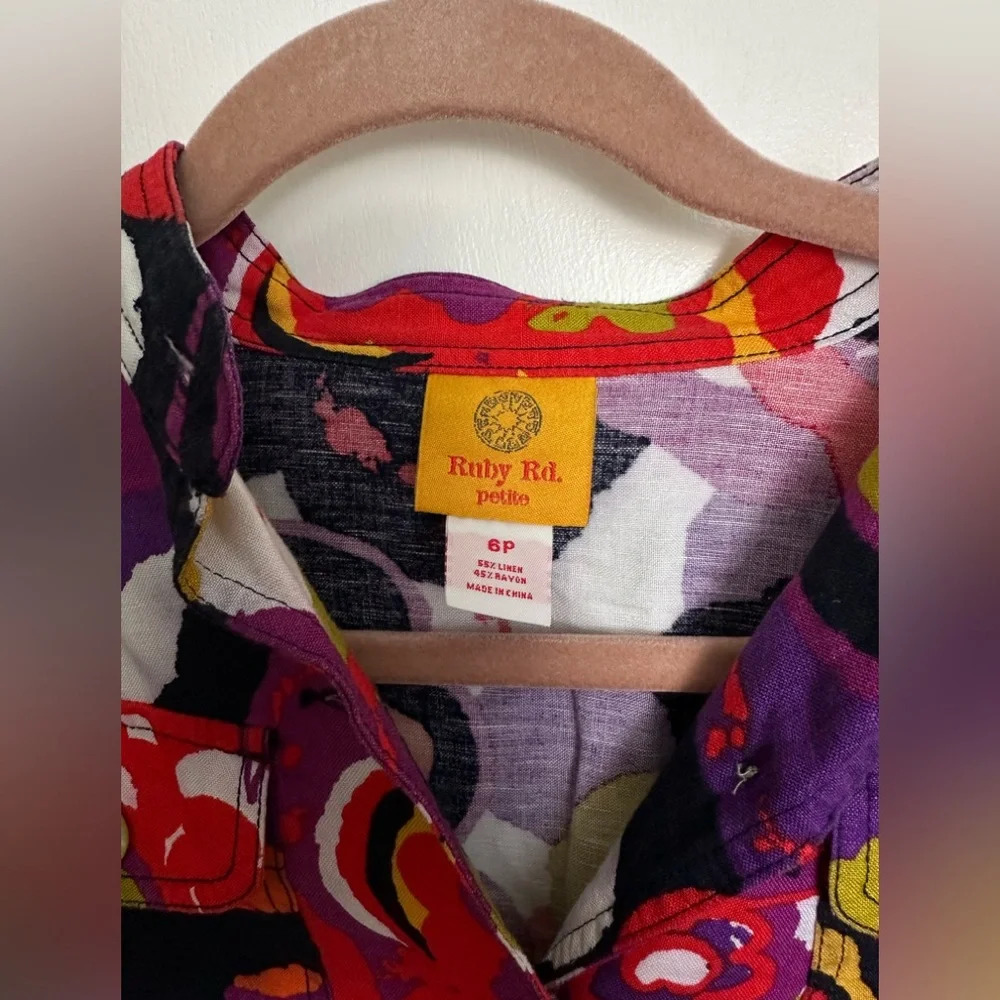 Ruby Rd Crop Colorful  Artsy Vintage button women’s Top size 6 Petite #1470 - Picture 2 of 6